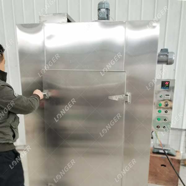 Mengeringkan Kacang Mete.jpg